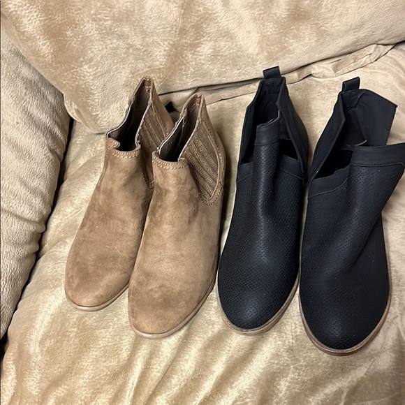 American Eagle By Payless Shoes - Stylish Women's Ankle Boots - Tan and Black 2 pairs !! Size 10